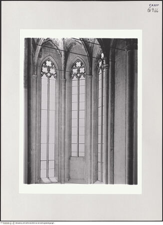 Vorderseite von Pedicini, Luciano [https://www.deutsche-digitale-bibliothek.de/content/lizenzen/rv-ez/] Santa Maria Donnaregina Vecchia - Apsis, Fenster, bh504004_recto. Foto: Pedicini, Luciano.