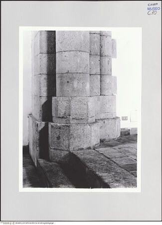 Vorderseite von Pedicini, Luciano [https://www.deutsche-digitale-bibliothek.de/content/lizenzen/rv-ez/] Castel NuovoCappella Palatina - Scheitbogen zur Apsis, Basis, bh504005_recto. Foto: Pedicini, Luciano.