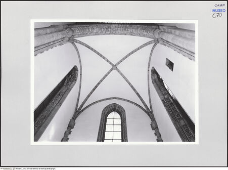 Vorderseite von Pedicini, Luciano [https://www.deutsche-digitale-bibliothek.de/content/lizenzen/rv-ez/] Castel NuovoCappella Palatina - Apsis, Gewölbe, bh504007_recto. Foto: Pedicini, Luciano.