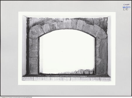 Vorderseite von Pedicini, Luciano [https://www.deutsche-digitale-bibliothek.de/content/lizenzen/rv-ez/] Castel NuovoCappella Palatina - Vermauerte Wanföffnung, bh504013_recto. Foto: Pedicini, Luciano.