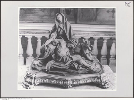 Vorderseite von Pedicini, Luciano [https://www.deutsche-digitale-bibliothek.de/content/lizenzen/rv-ez/] Pietà mit weinendem Engel - Gesamtansicht, bh504141_recto. Foto.