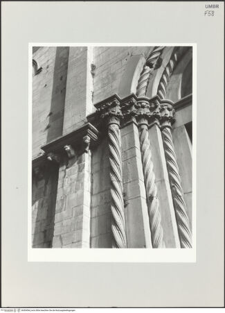 Vorderseite von Bibliotheca Hertziana [https://www.deutsche-digitale-bibliothek.de/content/lizenzen/rv-fz/] Vermauertes Nebenportal - Seitenportal, Detail, bh504564_recto. Foto: Savio, Oscar.