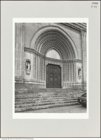 Vorderseite von Bibliotheca Hertziana [https://www.deutsche-digitale-bibliothek.de/content/lizenzen/rv-fz/] Hauptportal - Ansicht von schräg links, bh504575_recto. Foto: Savio, Oscar.