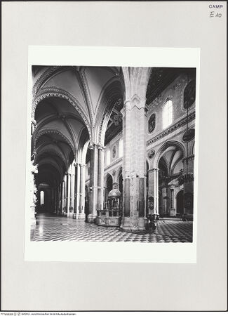 Vorderseite von Pedicini, Luciano [https://www.deutsche-digitale-bibliothek.de/content/lizenzen/rv-ez/] DuomoNordseitenschiff (linkes Seitenschiff) - Blick aus dem linken Seitenschiff ins Mittelschiff, bh505421_recto. Foto: Pedicini, Luciano.