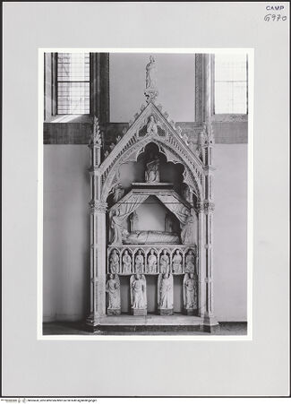 Vorderseite von Pedicini, Luciano [https://www.deutsche-digitale-bibliothek.de/content/lizenzen/rv-ez/] Grabmal der Königin Maria von Ungarn - Gesamtansicht, bh505430_recto. Foto: Pedicini, Luciano.