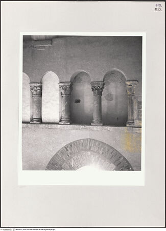 Vorderseite von Bibliotheca Hertziana [https://www.deutsche-digitale-bibliothek.de/content/lizenzen/rv-fz/] CattedraleVierung und Querhaus - Südquerhaus, Laufgang, Westarkade, bh506437_recto. Foto: Schwarz, Heinrich Mathias.