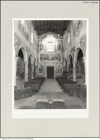 Vorderseite von Sopr. BAS ROMA [https://www.deutsche-digitale-bibliothek.de/content/lizenzen/rv-ez/] Santi Nereo e Achilleo - Blick vom Altar zum Hauptportal, bh506614_recto. Foto.
