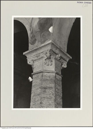 Vorderseite von Sopr. BAS ROMA [https://www.deutsche-digitale-bibliothek.de/content/lizenzen/rv-ez/] Santi Nereo e Achilleo - Palmettenkapitell eines Freipfeilers, um 1475, bh506619_recto. Foto.