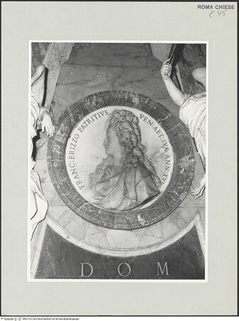 Vorderseite von Sopr. BAS ROMA [https://www.deutsche-digitale-bibliothek.de/content/lizenzen/rv-ez/] Grabmal für Francesco Erizzo - Detail: Tondo mit dem Profilbild des im Alter von 16 Jahren Verstorbenen, bh507792_recto. Foto.