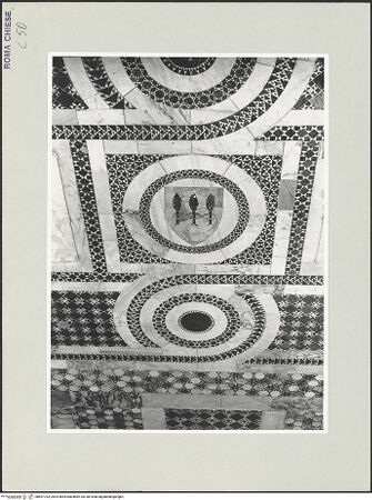 Vorderseite von Sopr. BAS ROMA [https://www.deutsche-digitale-bibliothek.de/content/lizenzen/rv-ez/] Bodenintarsie mit dem Wappen Kardinals Paolo Capranica - , bh507793_recto. Foto.