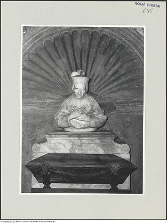 Vorderseite von Sopr. BAS ROMA [https://www.deutsche-digitale-bibliothek.de/content/lizenzen/rv-ez/] Grabmal für den Kanoniker Luigi Oreste Borgia - Detail: Büste des Verstorbenen, bh507891_recto. Foto.