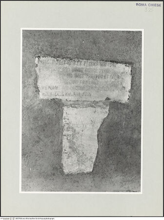 Vorderseite von Sopr. BAS ROMA [https://www.deutsche-digitale-bibliothek.de/content/lizenzen/rv-ez/] Fragment einer Grabplatte - , bh507908_recto. Foto.