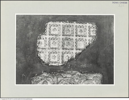 Vorderseite von Sopr. BAS ROMA [https://www.deutsche-digitale-bibliothek.de/content/lizenzen/rv-ez/] Fragment einer Brüstungsplatte - , bh507915_recto. Foto.