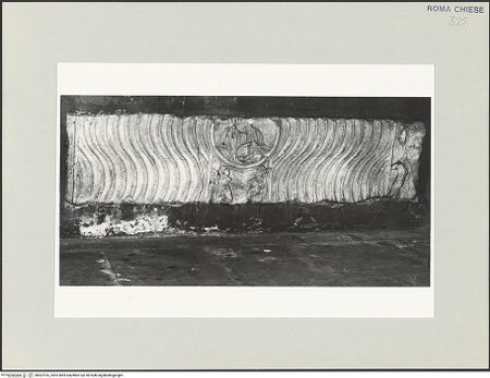 Vorderseite von Sopr. BAS ROMA [https://www.deutsche-digitale-bibliothek.de/content/lizenzen/rv-ez/] Sarkophagfront - , bh507916_recto. Foto.