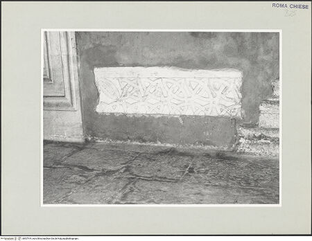 Vorderseite von Sopr. BAS ROMA [https://www.deutsche-digitale-bibliothek.de/content/lizenzen/rv-fz/] Fragment der Altarschranke? - , bh507919_recto. Foto.