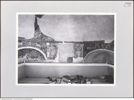 Vorderseite von ICCD [https://www.deutsche-digitale-bibliothek.de/content/lizenzen/rv-ez/] Szenen aus dem Leben Christi, Apostel und Evangelistensymbole - Unteres Register mit Apostel- und Hirtenfiguren, bh508311_recto. Foto.