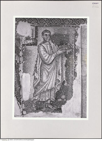 Vorderseite von ICCD [https://www.deutsche-digitale-bibliothek.de/content/lizenzen/rv-ez/] Szenen aus dem Leben Christi, Apostel und EvangelistensymboleApostel bringen goldene Kränze dar - Detail: Apostel mit Siegerkranz, bh508317_recto. Foto.