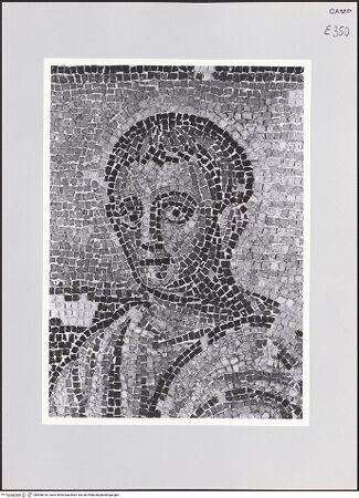 Vorderseite von ICCD [https://www.deutsche-digitale-bibliothek.de/content/lizenzen/rv-ez/] Szenen aus dem Leben Christi, Apostel und EvangelistensymboleApostel bringen goldene Kränze dar - Detail: Apostelkopf, bh508318_recto. Foto.