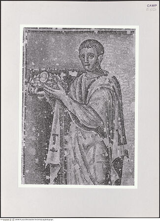 Vorderseite von ICCD [https://www.deutsche-digitale-bibliothek.de/content/lizenzen/rv-ez/] Szenen aus dem Leben Christi, Apostel und EvangelistensymboleApostel bringen goldene Kränze dar - Detail: Apostel mit Siegerkranz, bh508319_recto. Foto.