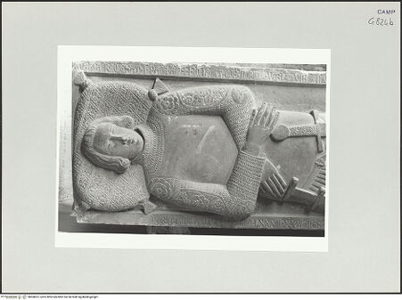 Vorderseite von Courtauld Institute, Conway Library [https://www.deutsche-digitale-bibliothek.de/content/lizenzen/rv-ez/] Grabplatte des Nicola Barrile (?) (gest. 1383) - Detail: Oberkörper, bh508357_recto. Foto.