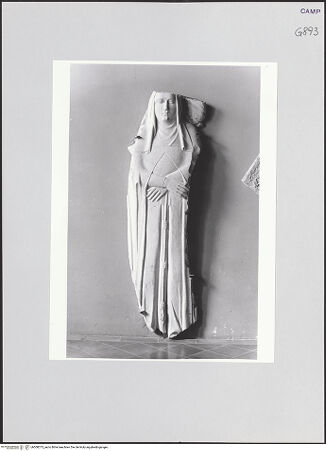 Vorderseite von Courtauld Institute, Conway Library [https://www.deutsche-digitale-bibliothek.de/content/lizenzen/rv-ez/] Grabplatte einer Nonne - Gesamtansicht, bh508373_recto. Foto.