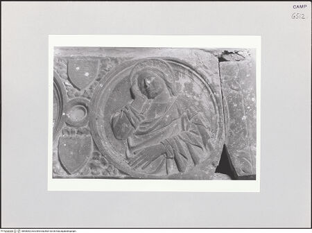 Vorderseite von Courtauld Institute of Art [https://www.deutsche-digitale-bibliothek.de/content/lizenzen/rv-ez/] Grabmal der Letizia Caracciolo (gest. 1340)Schmerzensmann zusammen mit Maria und Johannes dem Evangelisten - Detail: Johannes der Evangelist, bh508383_recto. Foto.