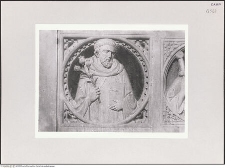 Vorderseite von Courtauld Institute, Conway Library [https://www.deutsche-digitale-bibliothek.de/content/lizenzen/rv-ez/] Paliotto mit Reliefs von zwei Sarkophage - Detail: Hl. Dominikus, bh508385_recto. Foto.