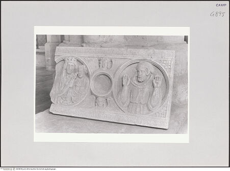 Vorderseite von Courtauld Institute, Conway Library [https://www.deutsche-digitale-bibliothek.de/content/lizenzen/rv-ez/] Sarkophagfront - Linkes Teil, bh508390_recto. Foto.