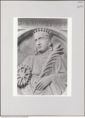 Vorderseite von Courtauld Institute, Conway Library [https://www.deutsche-digitale-bibliothek.de/content/lizenzen/rv-ez/] Sarkophagfront - Detail: heilige Katharina, bh508392_recto. Foto.