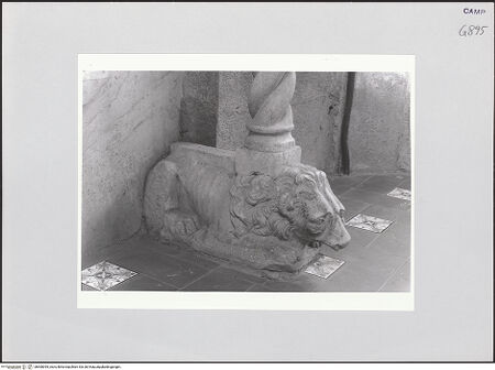 Vorderseite von Courtauld Institute, Conway Library [https://www.deutsche-digitale-bibliothek.de/content/lizenzen/rv-ez/] Trägerlöwe - Gesamtansicht, bh508395_recto. Foto.