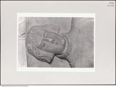 Vorderseite von Courtauld Institute of Art [https://www.deutsche-digitale-bibliothek.de/content/lizenzen/rv-ez/] Altar und Grabmal der Familie DonnorsoGrabmal der DonnorsoGisant - Detail: Kopf, bh508926_recto. Foto.