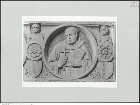 Vorderseite von Courtauld Institute, Conway Library [https://www.deutsche-digitale-bibliothek.de/content/lizenzen/rv-ez/] Fragment eines Sarkophages - Der heilige Franziskus, bh508938_recto. Foto.