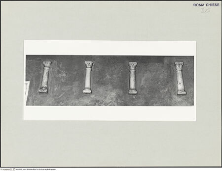 Vorderseite von Sopr. BAS ROMA [https://www.deutsche-digitale-bibliothek.de/content/lizenzen/rv-ez/] Zehn Säulchen vom ehemaligen Hochltarziborium der Kirche - 4 Säulchen, bh509500_recto. Foto.