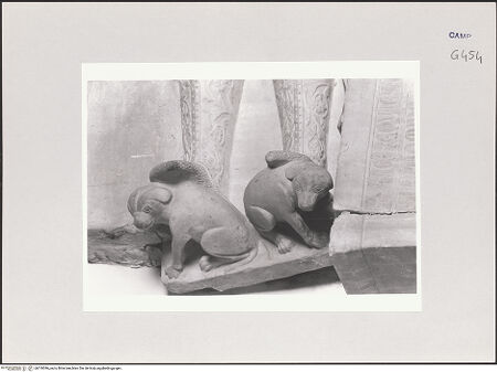 Vorderseite von Courtauld Institute of Art [https://www.deutsche-digitale-bibliothek.de/content/lizenzen/rv-ez/] Grabmal für Cristoforo d'Aquino (gest. 1342) und Tommaso d'Aquino (gest. 1357) - Cristoforo d'Aquino, Füße, bh510096_recto. Foto.