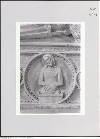 Vorderseite von Courtauld Institute of Art [https://www.deutsche-digitale-bibliothek.de/content/lizenzen/rv-ez/] Grabmal für Cristoforo d'Aquino (gest. 1342) und Tommaso d'Aquino (gest. 1357) - Sarkophag, Detail: Schmerzensmann, bh510103_recto. Foto.