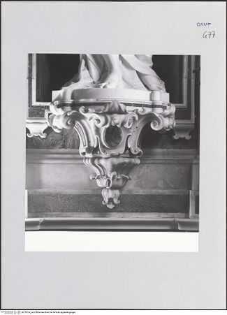 Vorderseite von ICCD [https://www.deutsche-digitale-bibliothek.de/content/lizenzen/rv-ez/] Personifikationen von TugendenVerginitas - Detail: Füße der Figur und Konsole, bh510264_recto. Foto.