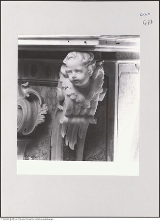 Vorderseite von ICCD [https://www.deutsche-digitale-bibliothek.de/content/lizenzen/rv-ez/] Wanddekoration der Cappella dell'Assunta - Volutenkonsole mit Cherubim, bh510266_recto. Foto.