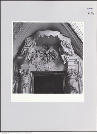 Vorderseite von ICCD [https://www.deutsche-digitale-bibliothek.de/content/lizenzen/rv-ez/] Ausstattung der Cappella del Rosario - Bekrönung, bh510280_recto. Foto.