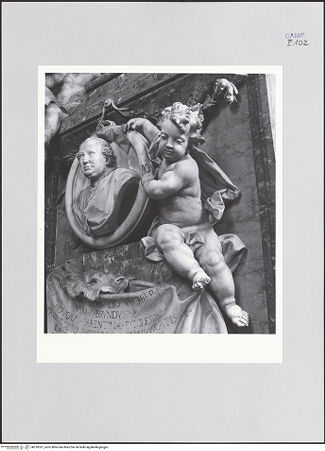 Vorderseite von ICCD [https://www.deutsche-digitale-bibliothek.de/content/lizenzen/rv-ez/] Grabmal des Erzbischofs Antonio Sersale (gest. 1775) - Detail: Putto mit Porträt, bh510337_recto. Foto.