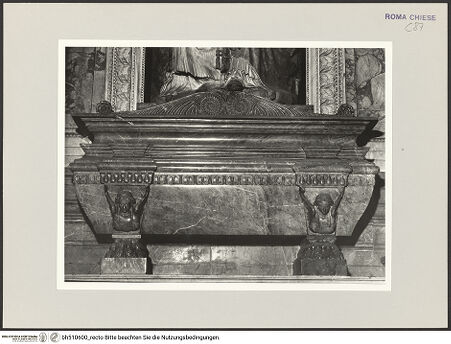 Vorderseite von Sopr. BAS ROMA [https://www.deutsche-digitale-bibliothek.de/content/lizenzen/rv-ez/] Grabmal Papst Pauls IV. - Sarkophag, bh510600_recto. Foto.