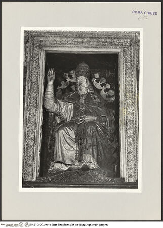 Vorderseite von Sopr. BAS ROMA [https://www.deutsche-digitale-bibliothek.de/content/lizenzen/rv-ez/] Grabmal Papst Pauls IV.Sitzstatue Pauls IV. - , bh510609_recto. Foto.