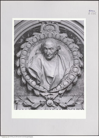 Vorderseite von ICCD [https://www.deutsche-digitale-bibliothek.de/content/lizenzen/rv-ez/] Denkmal des Domherren Alessio Simmaco Mazzocchi (gest. 1771) - Detail: Büste, bh510638_recto. Foto.