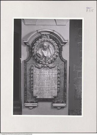Vorderseite von ICCD [https://www.deutsche-digitale-bibliothek.de/content/lizenzen/rv-ez/] Denkmal des Domherren Alessio Simmaco Mazzocchi (gest. 1771) - Gesamtansicht, bh510639_recto. Foto.