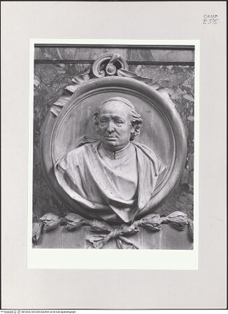 Vorderseite von ICCD [https://www.deutsche-digitale-bibliothek.de/content/lizenzen/rv-ez/] Denkmal des Domherren Giuseppe Simiolio (gest. 1779) - Detail: Büste, bh510646_recto. Foto.