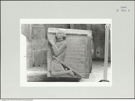 Vorderseite von Courtauld Institute, Conway Library [https://www.deutsche-digitale-bibliothek.de/content/lizenzen/rv-ez/] Sarkophag des Filippo Barrile (gest. 1341) - Gesamtansicht, bh510660_recto. Foto.