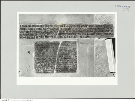 Vorderseite von Sopr. BAS ROMA [https://www.deutsche-digitale-bibliothek.de/content/lizenzen/rv-ez/] Inschrifttafel anläßlich der Kirchenweihe von 1129 - , bh510910_recto. Foto.