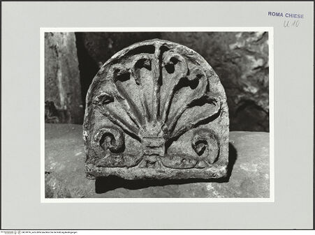Vorderseite von Sopr. BAS ROMA [https://www.deutsche-digitale-bibliothek.de/content/lizenzen/rv-ez/] Antefix - , bh510916_recto. Foto.