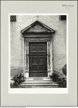 Vorderseite von Sopr. BAS ROMA [https://www.deutsche-digitale-bibliothek.de/content/lizenzen/rv-ez/] San CosimatoPortalrahmung - , bh510972_recto. Foto.