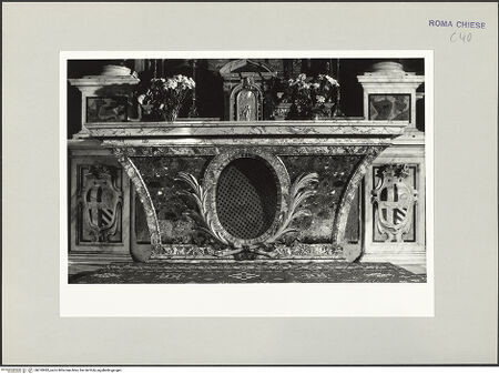 Vorderseite von Sopr. BAS ROMA [https://www.deutsche-digitale-bibliothek.de/content/lizenzen/rv-ez/] Hochaltar - Altarblock, bh510982_recto. Foto.