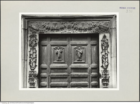 Vorderseite von Sopr. BAS ROMA [https://www.deutsche-digitale-bibliothek.de/content/lizenzen/rv-ez/] San CosimatoPortalrahmung - Detail, bh510989_recto. Foto.